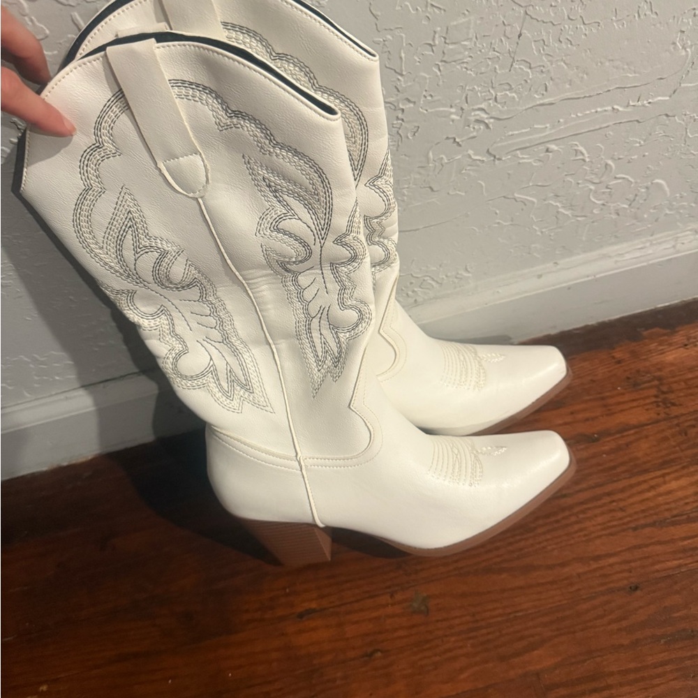 White Western-Style Women's Boots